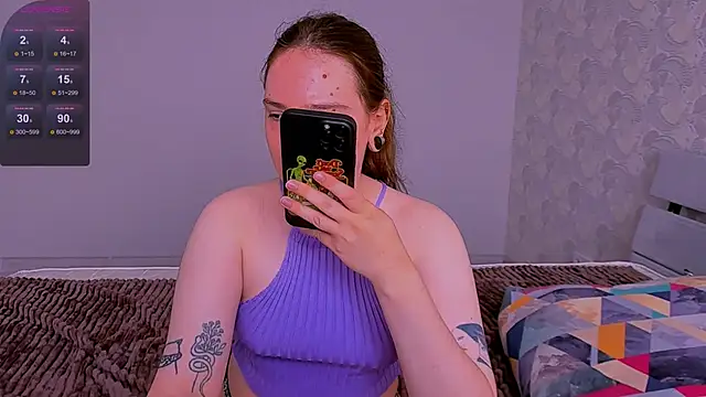 Snapshot of Janie_JJ_Curvie chatting on June 13, 4:21 am Janie JJ Curvie online show from June 13, 4:21 am