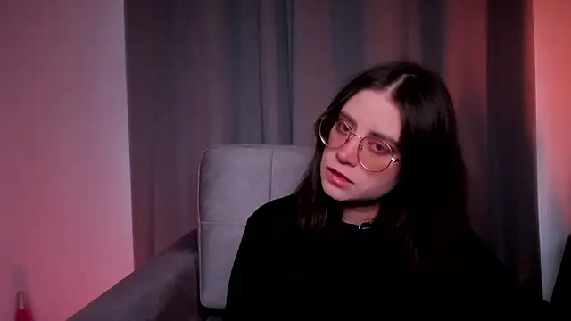 HazelKush online show from February 5, 10:05 pm