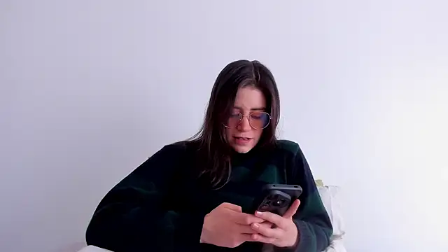 HazelKush online show from December 20, 2:09 pm