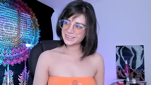 Snapshot of HazelKush chatting on February 19, 8:52 pm HazelKush online show from February 19, 8:52 pm