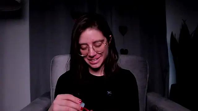 HazelKush online show from February 12, 9:25 pm