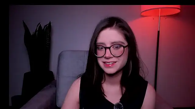 HazelKush online show from April 3, 8:37 pm