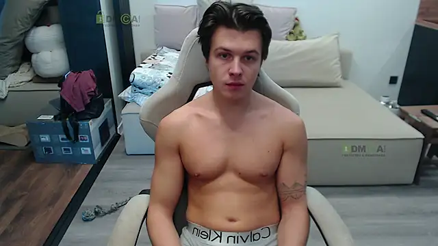 Snapshot of Sunny-Girl1 chatting on November 15, 8:40 am Sunny-Girl1 online show from November 15, 8:40 am