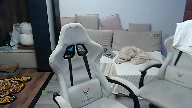 Snapshot of Sunny-Girl1 chatting on January 10, 7:47 am Sunny-Girl1 online show from January 10, 7:47 am