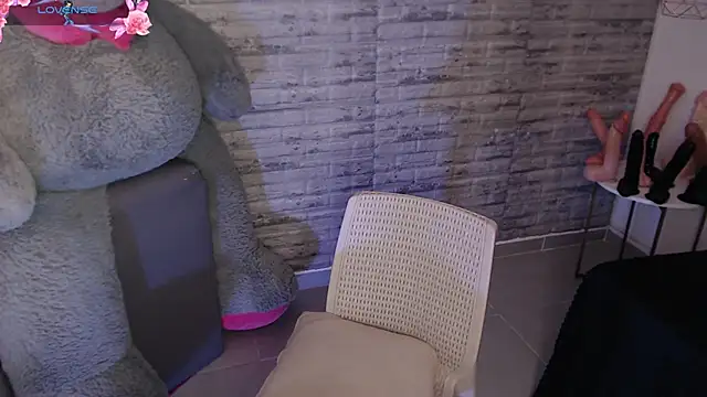 TinnaCobb online show from November 10, 4:23 pm