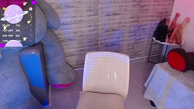 Snapshot of TinnaCobb chatting on June 16, 1:00 pm TinnaCobb online show from June 16, 1:00 pm