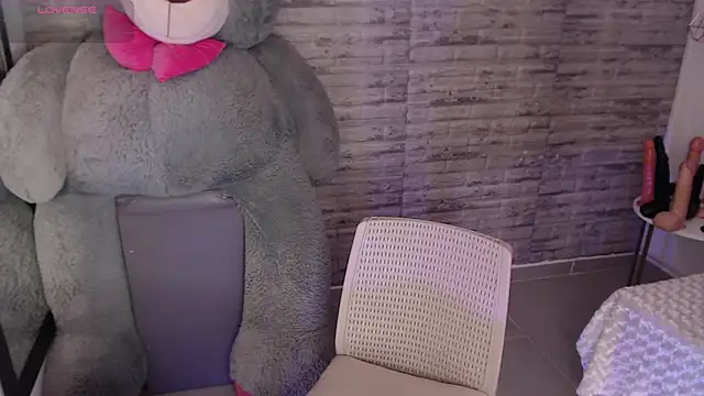 TinnaCobb online show from April 4, 11:28 am