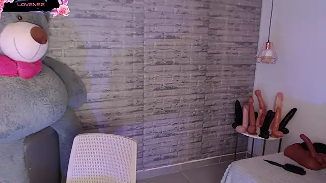 TinnaCobb online show from December 5, 4:27 pm