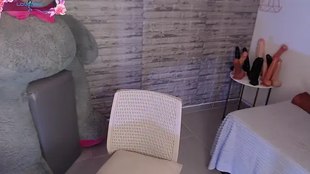 TinnaCobb online show from November 6, 3:49 pm