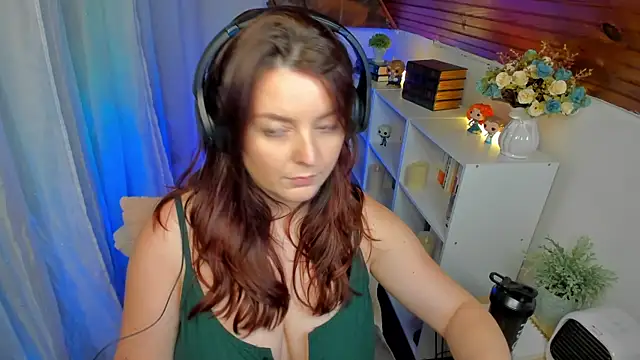 Snapshot of ErinMarshall chatting on January 29, 4:41 pm ErinMarshall online show from January 29, 4:41 pm