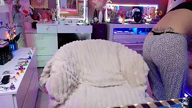 misscectito13 online show from November 25, 8:25 am