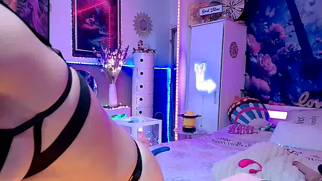 misscectito13 online show from April 6, 1:45 am