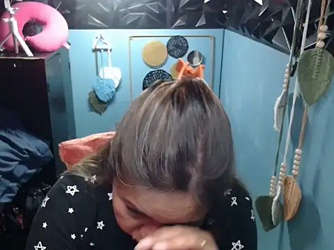 ambersmile online show from November 11, 12:00 pm