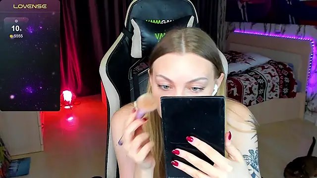 Snapshot of BiMolly chatting on October 15, 8:50 pm BiMolly online show from October 15, 8:50 pm