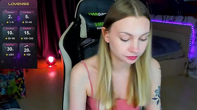 BiMolly online show from November 8, 8:01 pm