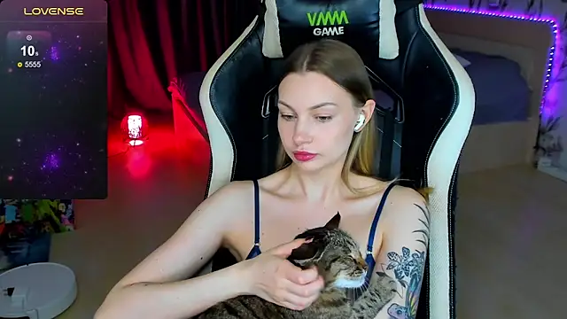 BiMolly online show from November 11, 1:39 pm