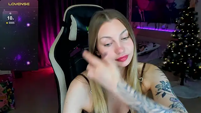 BiMolly online show from December 22, 9:04 pm