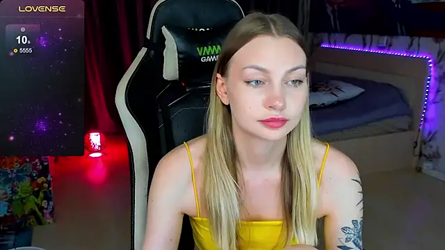 BiMolly online show from November 9, 2:32 pm