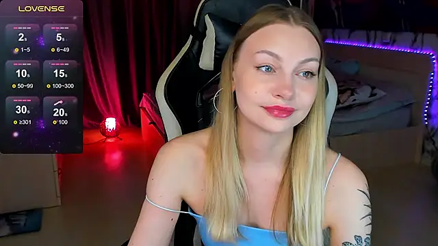 Snapshot of BiMolly chatting on September 17, 2:19 pm BiMolly online show from September 17, 2:19 pm