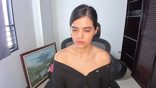 Snapshot of mia_collins_x chatting on December 3, 7:35 pm mia collins x online show from December 3, 7:35 pm