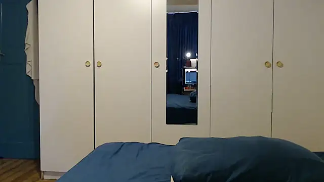 Snapshot of MatureBoobsDiva chatting on November 16, 12:10 pm MatureBoobsDiva online show from November 16, 12:10 pm