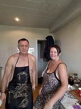  lady red  online show from September 18, 6:05 am