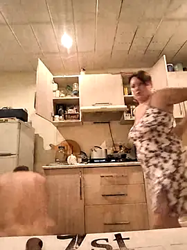  lady red  online show from March 13, 3:28 pm