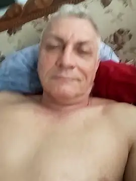  lady red  online show from April 1, 5:20 am