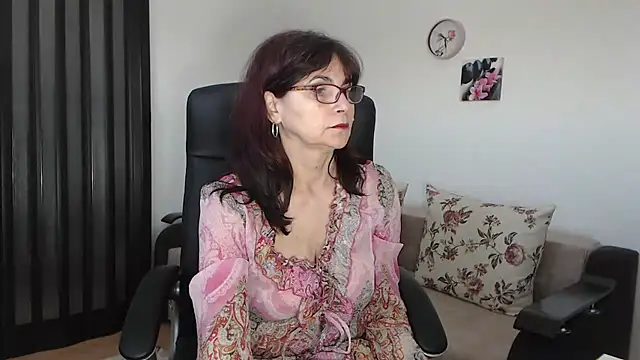 Snapshot of helua54 chatting on March 10, 8:28 am helua54 online show from March 10, 8:28 am