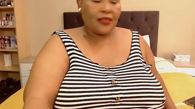 Snapshot of zandile chatting on June 12, 11:41 am zandile online show from June 12, 11:41 am