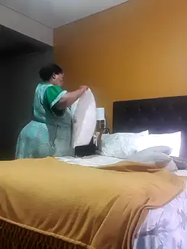 Snapshot of zandile chatting on February 28, 2:28 pm zandile online show from February 28, 2:28 pm