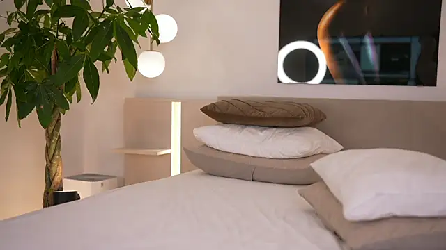 DoviaClaire online show from December 5, 8:02 am