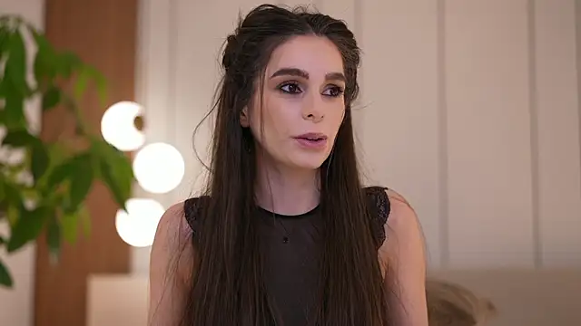 DoviaClaire online show from February 7, 8:00 am