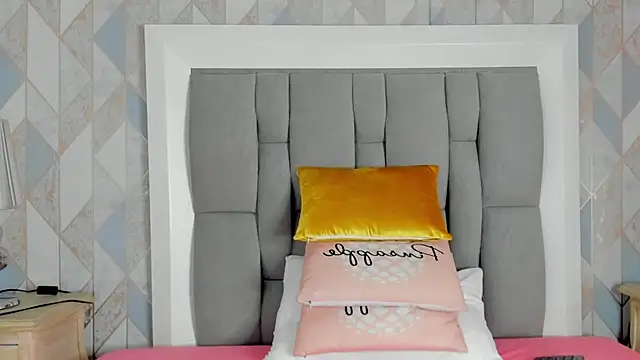 Snapshot of Princsgirl_ chatting on February 20, 7:27 pm Princsgirl online show from February 20, 7:27 pm