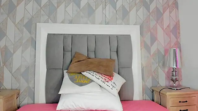 Princsgirl  online show from November 4, 7:39 pm