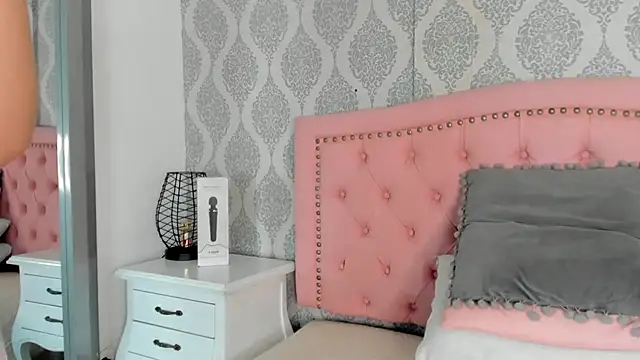 Princsgirl  online show from March 18, 7:59 pm