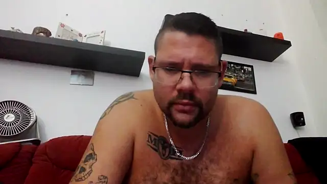 Snapshot of sexykevin17cm chatting on December 3, 5:56 pm sexykevin17cm online show from December 3, 5:56 pm