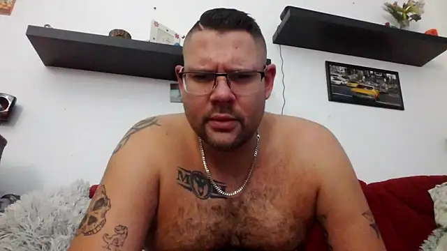 Snapshot of sexykevin17cm chatting on December 22, 3:23 pm sexykevin17cm online show from December 22, 3:23 pm