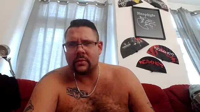 Snapshot of sexykevin17cm chatting on December 2, 2:30 pm sexykevin17cm online show from December 2, 2:30 pm