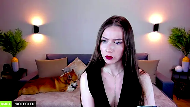 TheWoman   online show from April 15, 7:07 pm