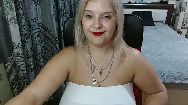 Snapshot of Boolochka chatting on July 16, 7:33 pm Boolochka online show from July 16, 7:33 pm