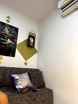 Shantal Lovee online show from November 23, 6:07 pm