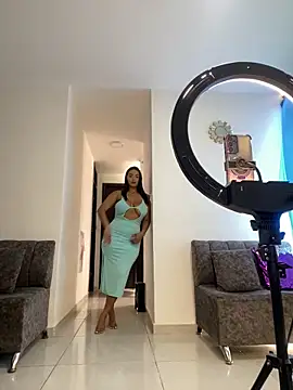 Shantal Lovee online show from November 20, 6:30 pm