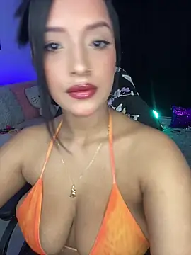 Snapshot of Shantal_Lovee chatting on February 1, 2:05 am Shantal Lovee online show from February 1, 2:05 am