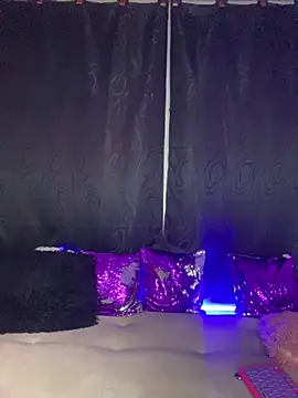 Snapshot of Shantal_Lovee chatting on January 13, 11:17 pm Shantal Lovee online show from January 13, 11:17 pm
