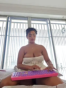 Snapshot of Shantal_Lovee chatting on December 28, 8:04 pm Shantal Lovee online show from December 28, 8:04 pm