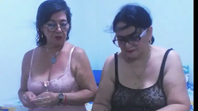 Snapshot of sexycristina_2 chatting on June 26, 3:18 pm sexycristina 2 online show from June 26, 3:18 pm