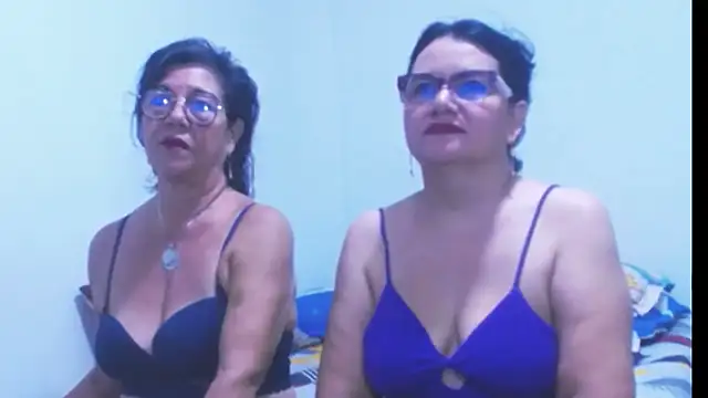 Snapshot of sexycristina_2 chatting on June 15, 3:01 pm sexycristina 2 online show from June 15, 3:01 pm