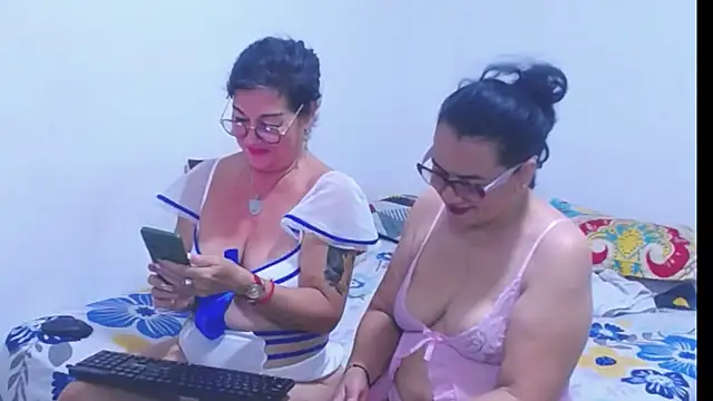 Snapshot of sexycristina_2 chatting on July 16, 3:09 pm sexycristina 2 online show from July 16, 3:09 pm