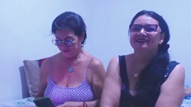 Snapshot of sexycristina_2 chatting on April 18, 3:03 pm sexycristina 2 online show from April 18, 3:03 pm